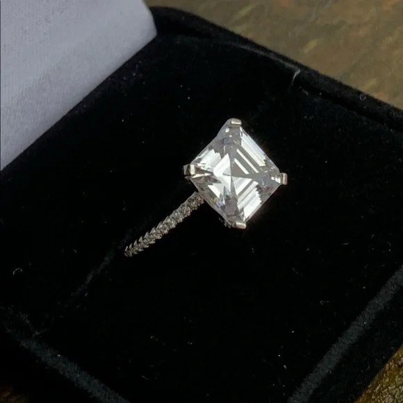 925 SS ASSCHER CUT DIAMOND RING - Picture 10 of 11
